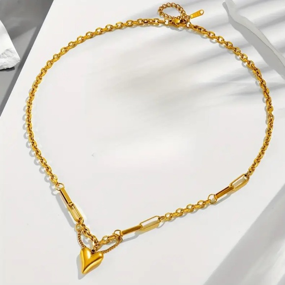 Elegant 18k Gold Plated steel Heart Necklace - Picture 5 of 5